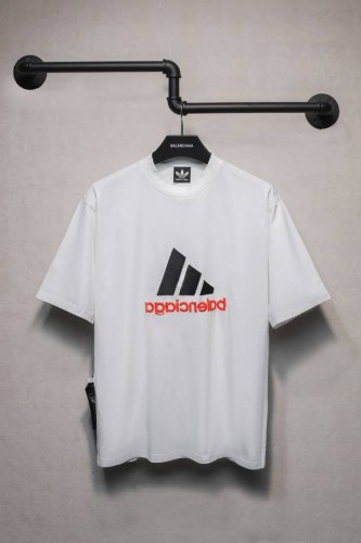 Aeniaa 联名Adidas经典刺绣短袖T恤 双面正反面穿 克重240 面料柔软 工艺洗水处理 采用进口田岛刺绣机刺绣 字母清晰 宽松版型 男女同款 尺码 X