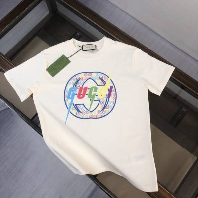 Gucci 24Ss夏季新款圆领短袖T恤！270克重磅高端纯棉面料，手感质感都极完美！修身裁剪设计干净利落！时尚又好看！走线做工非常精致！版型效果超赞！而且透气