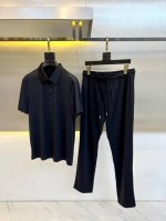 lp、25Ss春夏新品套装Polo短袖+卫裤进口四面弹力速干面料，内里包边走线均匀细致，密而不乱彰显大厂做派。面料，柔软细腻，挺阔舒适。细腻好穿易打理干爽透气不
