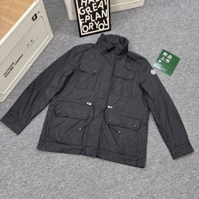 款号A34 Moncler 蒙口25Ss夏季新款防晒夹克外套立领可收纳隐形帽 面料做了特殊的透气防水和Uv抗紫外线处理，夏季出去旅游必备单品，既能抵御一般风雨天