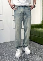 品牌：Vltn 季度：2025春夏 颜色：蓝色 尺码：29 36 版型：微阔中直筒版 牛仔裤 重量：10安 成分：91.8%棉，5.4%聚酯纤维，1.4%再生纤