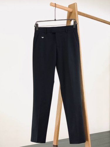 dior Homme 迪奥 桀傲 2025Ss春夏新品 商务休闲西装裤，臻选优质面料打造，贴身舒适，独特设计，缔造简约线条感，版型不挑人，客供五金装饰辅料，经典