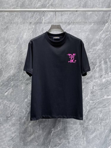 Lv 三标齐全 2025夏季新款最新品短袖 专柜同步有售 原单狠货 时尚进口原版科技面料 上身舒适透气 原版定制五金辅料 上身帅气有型 三标齐全 推荐款 档次极