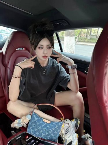 上新 90 2025香奈儿刺绣2025新款字母标语刺绣情侣短袖 Dior限定数码直喷工艺印花短袖T恤 T原地自留款！ 好喜欢这种款 前面一个精致刺绣Logo 叠