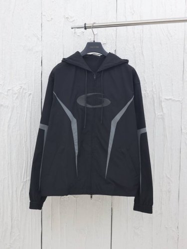 Balenciag* 巴黎25新款Loop Sports Icon运动冲锋衣 进口尼龙功能性面料，经纬三线混纺，手感舒适透气。采用3D立体剪裁，前胸Loop S