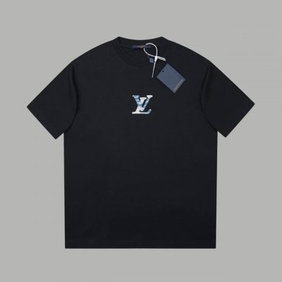 LV 25Ss早春新款 牛仔布贴布Lv字母烫钻短袖 轻奢主义 男女日常通勤穿搭必备单品 正确版本 欢迎对比 详细特征 320克 % 纯棉双纱汗布面料 同缸定染特