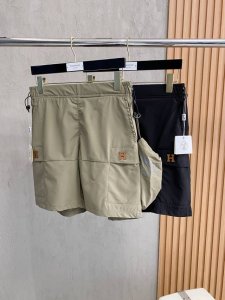 爱马仕 2025夏季新款男士休闲短裤 高级定制夏季专用休闲裤透气面料 透气舒适度高 细节无可挑剔 品牌元素设计理念 体现高品质 手感细腻柔软 呈现休闲裁剪 简单