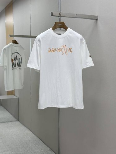 moncler 25Ss春夏新款首发专柜最新款短袖圆领T恤 高端订制 设计前卫时尚 品牌Logo重工艺设计 高端定制230克面料.手感柔软.穿着舒适.专柜级别精