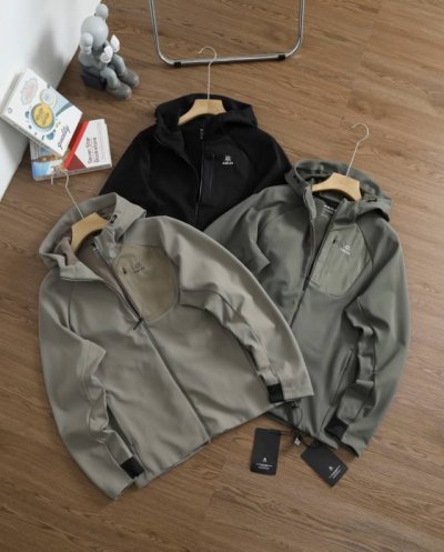 上新 品牌：凯乐石 Kailas 尺码：M-L-Xl-Xxl-Xxxl 颜色：黑色-军绿-卡其 面料科技: 轻量化 运动弹力塑身 柔软舒适 超透气 防静电防起球