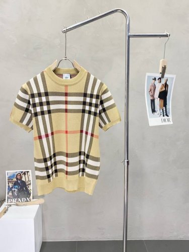 burberry巴宝莉独家专供春夏新款原单男士休闲针织短袖 高端定制 高版本 时尚百搭爆款原版进口面料 Logo图案设计 手感超柔软细腻 穿着亲肤舒适 高端精品