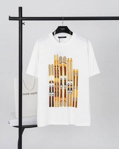 顶级版本.官网品质 louis Vuitton*路易威登 lv 滑雪板金箔短袖T恤 印花采用数码直喷印花呈现元素设计 印花效果通过计算机测色 颜色 喷印多方位测