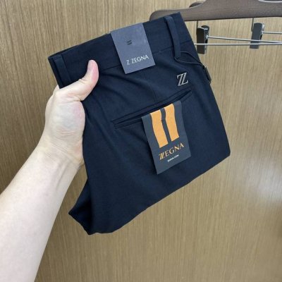 新品 Zz 2540Ss春夏新品，官网同步有售，男士高端商务休闲西裤，高端进口面料，带弹力，后面采用硅胶字母压胶，五搭配，即经典又时尚，合体裁缝，上身效果无约束