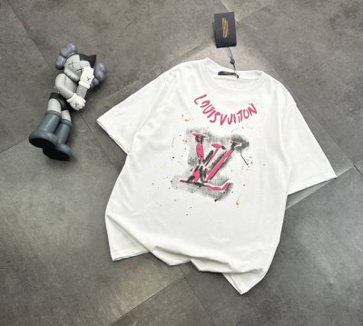 潮牌 路易威登直喷发泡设计情侣款短袖T恤！ 240G双纱潮牌专用棉，纹理清晰，质感满满，同缸定染1×1无色差精密纯棉螺纹，层搭叠穿，自留好货，强烈推荐~所有的