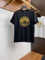 范思哲 2025新款原单男士休闲阔版短袖T恤！高端定制 高版本 时尚百搭爆款 宽松版 原版进口双股纯棉面料 螺纹袖口.领口衣摆 手感超柔软细腻 穿着亲肤舒适 高