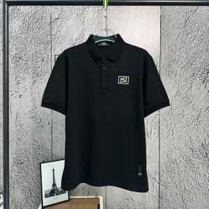 芬迪 25S春夏新款时尚休闲Poio衫，胸前Logo采用立体刺绣设计，领口门筒位3粒扣，彰显独特设计！极简的风格构造加上定制高支冰丝欧棉打造，有垂悬感、抗皱性佳