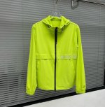 特价不退换 码数：M 1件 Monc 蒙口 新款防晒衣 印花Logo高品质，低调奢华 ，时尚宽松连帽外套潮 ，早春必备单品 颜色： 黑 绿 杏 码数：M-Xxl