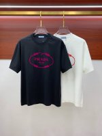 prada 普拉达 单穿打底都是首选 高定面料 认准袖子下摆是无痕修袖 240克纯棉 2025春夏新品短袖时尚经典圆领短袖时尚单品设计，更加时尚舒适，高标准定制
