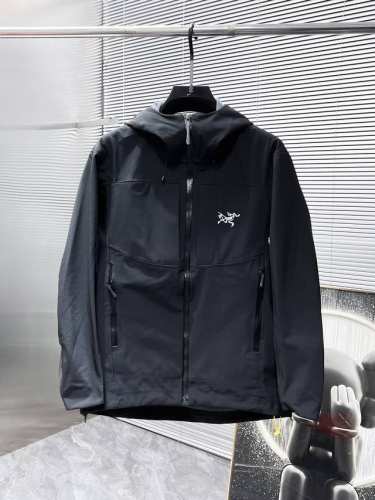 X.CostumeNew Arrivals公司 Arc’Teryx ｜Gamms Mx 软壳冲锋衣 工艺说明：采用定制客供面料，户外运动梭织防风速干透气软壳 版型立体裁剪，全身多处
