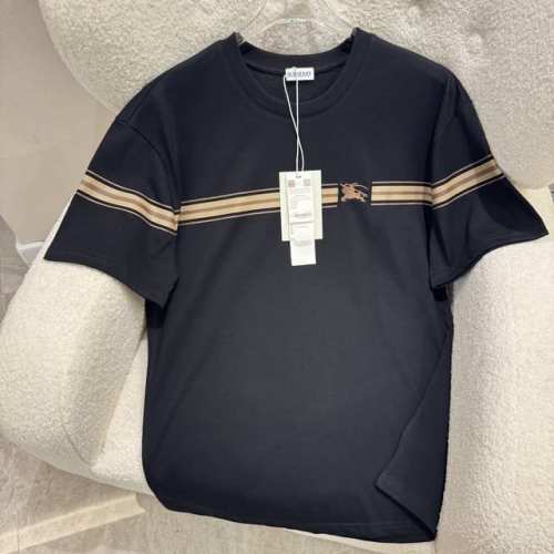 150 Burberry巴宝莉 2025春夏新款短袖T恤 走秀图案时尚休闲短袖T恤衫 设计Logo设计 极具设计精选客供100%全棉面料 280克纯棉T恤 手感
