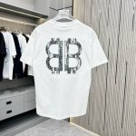 Balenciaga 巴黎世家 25Fw春夏新款圆领T恤 采用重磅320G双纱精梳棉材质 上身立体感强 采用重磅洗水工艺搭配贴布绣花Bb 洗涤方式：面料仅限干洗