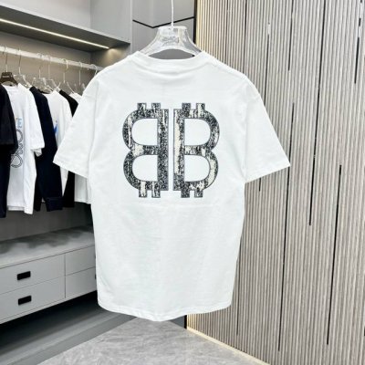 Balenciaga 巴黎世家 25Fw春夏新款圆领T恤 采用重磅320G双纱精梳棉材质 上身立体感强 采用重磅洗水工艺搭配贴布绣花Bb 洗涤方式：面料仅限干洗