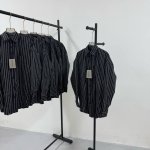 06# Balenciaga 巴黎世家 官网同步 黑条纹后幅红色印花Logo 色织男女同款长袖衬衫 辅料扣子均为原版定制 -不上过多吹牛的文案 直接上图上细节
