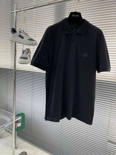 Mon 25早春夏新款polo短袖，这款polo衫采用高端棉质珠地面料制成，是适合各种季节的隽永设计单品。经典款式，胸前饰有经典硅胶标识，贝店纽扣刻有蒙家英文字