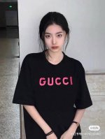古驰 Gucci粉色字母刺绣立体Logo纯色圆领短袖 款号：856 原版面料官方同款短袖T恤 定制280 克同缸染面料手感非常舒服 春夏最新砖柜同步时尚又个性超