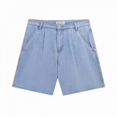 新款 Miu 25Ss丹宁牛仔短裤 Zp11840购入制作 这款丹宁牛仔采用宽松廓形 男生穿着更佳哦 官网都是这样介绍的 中低腰 系扣门禁 对比色缝线 正面斜口