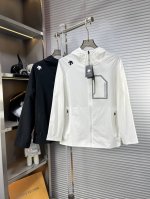Desc*迪桑特 Ss25夏季新品 休闲防晒服外套，夏日外出旅游必备！非常轻薄，夏天穿丝毫不会觉得闷热，超强细节，超强做工，原版开模，精品之作！上身效果超赞！速
