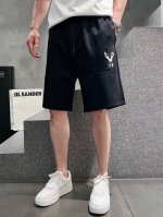 巴宝莉2025春夏新款男士休闲短裤 高端货简洁时尚大方 定制原版进口面料 简洁利落又清爽 品质做工细节经得起任何形式检验简约大方百搭款 上身优雅帅气，焕然一新的