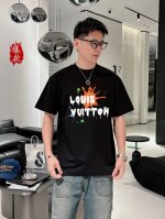 lv刺绣。2540春夏新品时尚圆领短袖高级定制百搭款式！更有实用感 任何人都可以轻松驾驭 采用95%棉+5%天丝面料制作，手感非常奈斯，不起球，不变形，奢华经典