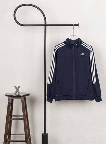 款号Xb099 adidas 阿迪达斯Qq糖立领三条杠拉链外套 男女同款 官网细节一致 全套包装 三标齐全 防潮纸 区别市场通货 随意对比 专柜定色定染 记忆面