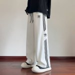 专柜质量 稳定货足 主推 品牌 : 三叶草 款号 : Cg-7186长裤薄 尺码 : M-4Xl 颜色 : 黑色 白色 面料 : 聚酯纤维 即转即卖 做工精细无