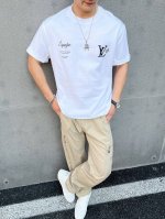主推 Lv 独家专供秋季新款驴牌时尚休闲圆领短袖 高密度320克纯棉面料 高级密针刺绣 高端欧版原单T恤 潮流时尚休闲半袖 透气舒适度高 细节无可挑剔 品牌元素