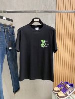 巴宝莉 2025Ss蛇年贺岁款春夏精品短袖T恤 官网同步 高端品质 定制顶级纯棉面料，顶级大厂1:1制作，时尚大牌重工艺Logo设计，手感柔软细腻 穿着亲肤舒适