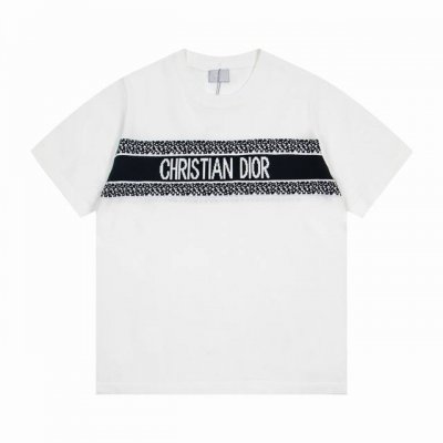 上新： 款号：B307 Dior 迪奥新款胸前经典Logo老花休闲针织短袖T恤 1工艺精致细腻，面料丝滑超级透气，手感肤感高级柔顺，细纱针织弹性面料，轻盈透气无