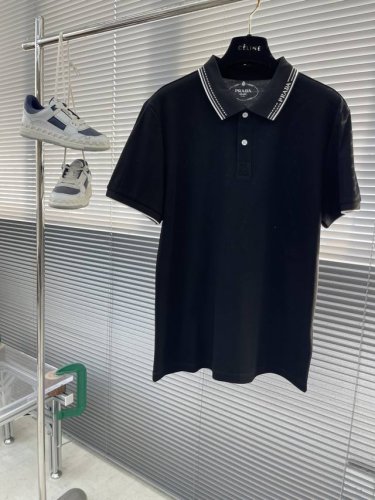 prad 25Ss春夏新款网眼珠地棉布翻领短Tee，男士领口提花标识商务休闲百搭短袖polo衫！贸易公司渠道稀出，领先官网发售！p家提花翻领polo衫，作为都市