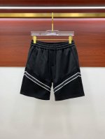 Lv 2025春夏新款男士休闲短裤 高端货简洁时尚大方 定制原版进口面料 简洁利落又清爽 品质做工细节经得起任何形式检验简约大方百搭款 上身优雅帅气，焕然一新的