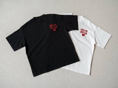 顶级Tee 强势上新 Chrome Hearts S S25 Miu家风格重工做旧贴布标识圆领短袖T恤 货号 5127 - 颜色 黑色 白色 - 尺码 S M