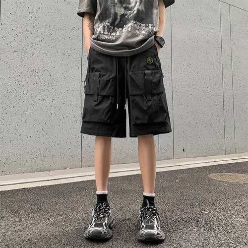 Stone Island 石头岛夏季限定户外工装防水冲锋短裤五分沙滩裤，男女同款，小红书 Ins 抖音爆款，超人气单品，经典Logo，版型好看，上身有型，修饰完