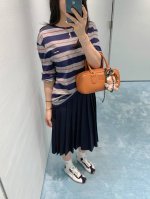 Miumi*25Ss春夏新款 微标条纹拼色长袖 原版开发 高版出品 宽松版型也是超级赞 男女同款 也可以搭配外套或者衬衫 打造出层次感十足的时尚造型 配色非常好