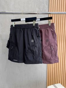 纪梵希 2025夏季新款男士休闲短裤 高级定制夏季专用休闲裤透气面料 透气舒适度高 细节无可挑剔 品牌元素设计理念 体现高品质 手感细腻柔软 呈现休闲裁剪 简单