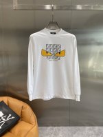 P220 芬家 2025春季专柜新款 时尚休闲打底衫长袖T恤，精选进口高密度双面拉架棉面料，精致原版Logo打造，舒适性与透气性兼优，柔软抗皱弹性和垂性极佳，无