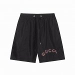 古驰 Gucci 2025夏季新款时尚沙滩裤短裤带内网！官网同步 原版1-1复刻，经典Logo. 精选优质聚酯纤维面料、手感细腻，夏季必备单品、上身效果超帅气！