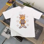 上新 款号：Dg25649 2025新款Louis Vuitton路易威登Lv稻草人图案Logo字母印花休闲情侣短袖T恤，经典图案设计，朋克不羁！！采用250G