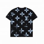 louisvuitton 路易威登 25Ss 满印老花四叶草渲染短袖T恤 定织定染260克进口原版面料,搭配32支1 1棉盖丝罗纹 专柜7150元购入 也是当季