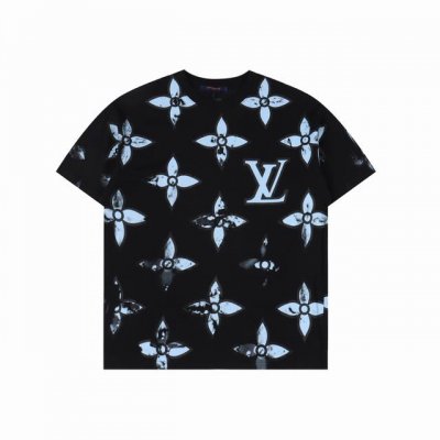 louisvuitton 路易威登 25Ss 满印老花四叶草渲染短袖T恤 定织定染260克进口原版面料,搭配32支1 1棉盖丝罗纹 专柜7150元购入 也是当季