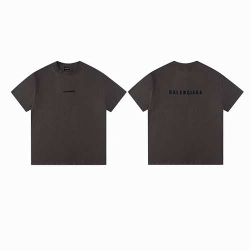 款M47 巴黎 balenciaga 巴黎世家经典前后字母短袖 巴黎配套专用十字螺纹 这件衣服设计很特别 宽松版型好穿好搭配 前面刺绣 颜色也 穿起来很酷感的短