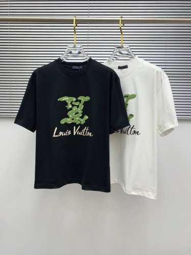 sslv纯棉最新面料经典标识图案Logo时尚简约潮流短袖，最顶级的品质专柜原单短袖，顶级制作工艺进口面料，专柜款独特设计，采用进口高端订制面料。官网在售！面料版